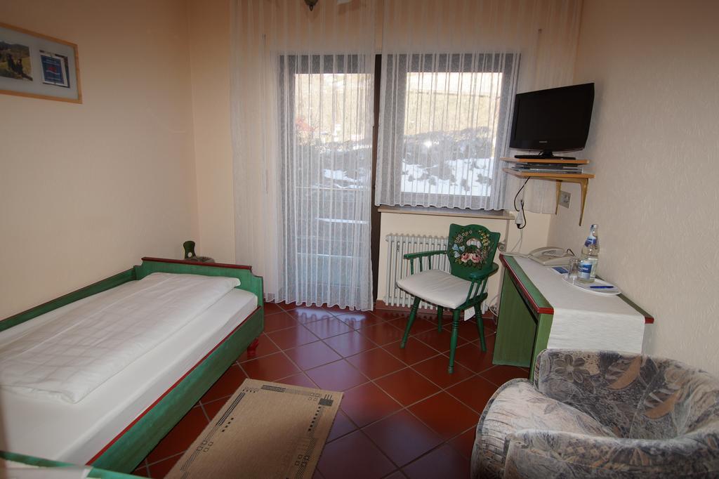 Hotel Hirsch Bad Peterstal-Griesbach Oda fotoğraf